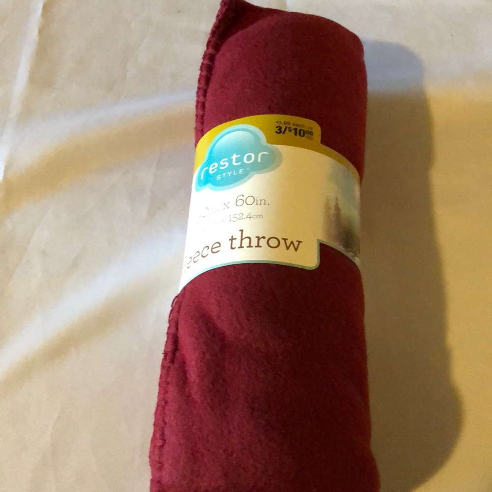NWT Restor Fleece Throw size 50 in x 60 in